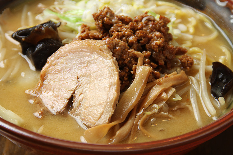 三楽の特製肉味噌ラーメン